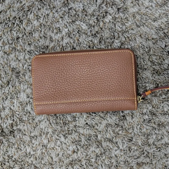 NWT Dooney & Bourke Tan Leather Zip Wallet - Picture 2 of 9